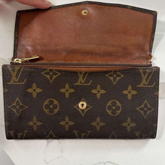 Vintage Louis Vuitton Monogram Sarah Wallet - Picture 5 of 14